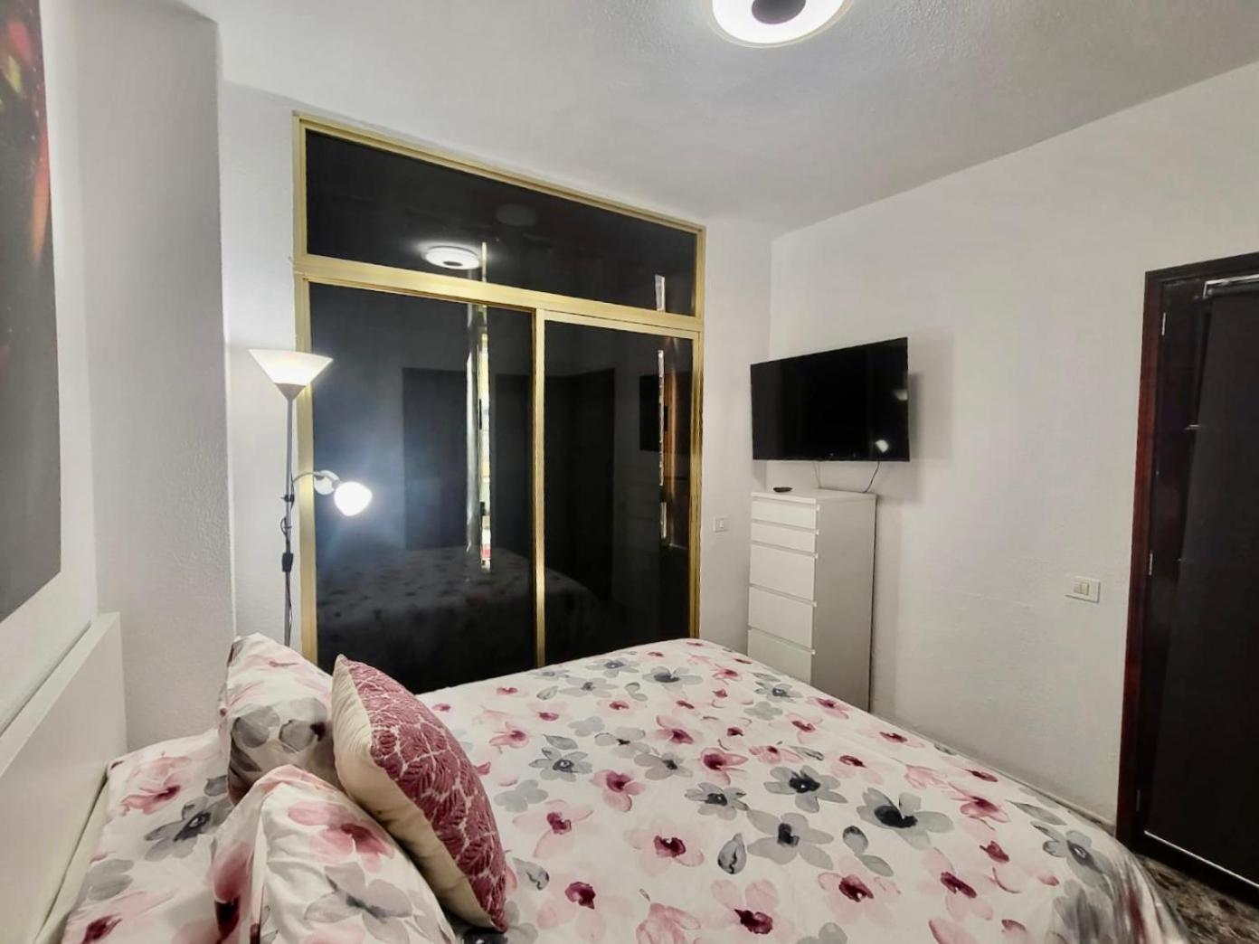 Affordable Holiday Accommodation For Large Families And Groups At Las Canteras Beach With 3 Bedrooms And Free Parking Las Palmas de Gran Canaria Exteriér fotografie